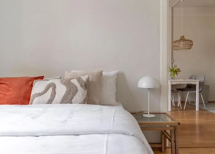 アパート One-bedroom With A Serene Courtyard *