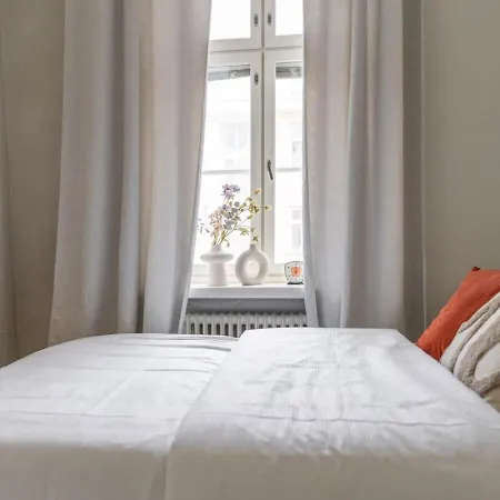 Apartment One-bedroom With A Serene Courtyard *